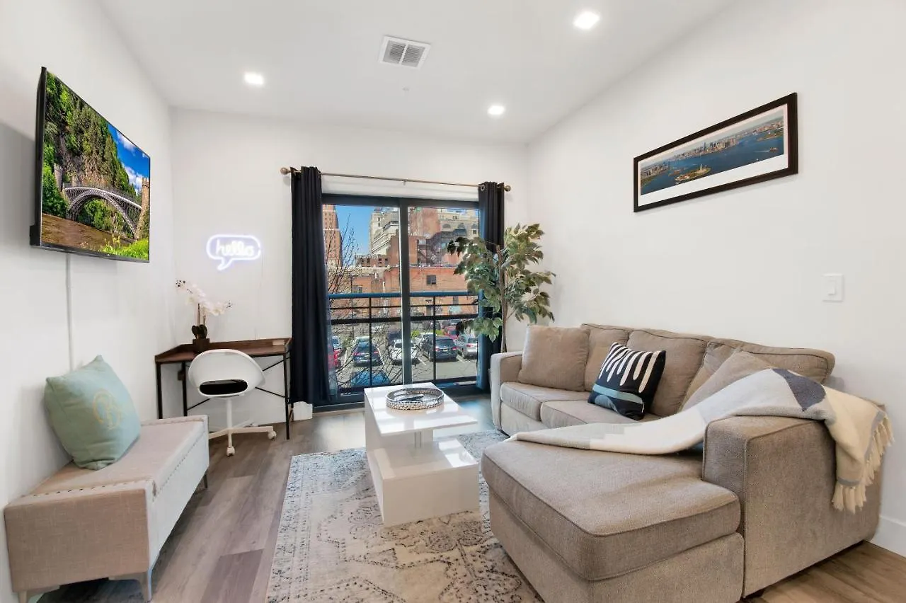 Nest Away 2 Queen Near Ewr-Penn- Free Parking Apartment Newark
