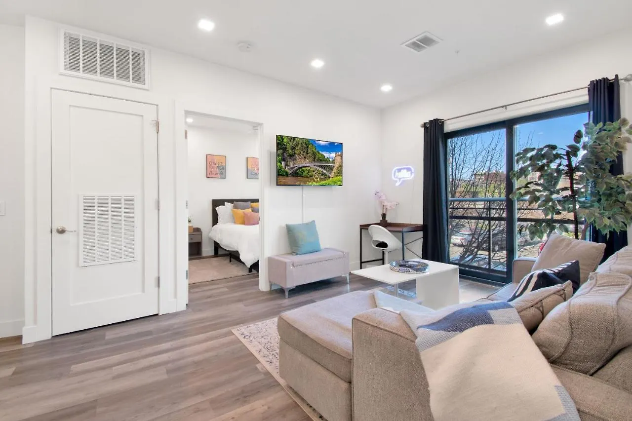 Nest Away 2 Queen Near Ewr-Penn- Free Parking Apartment Newark